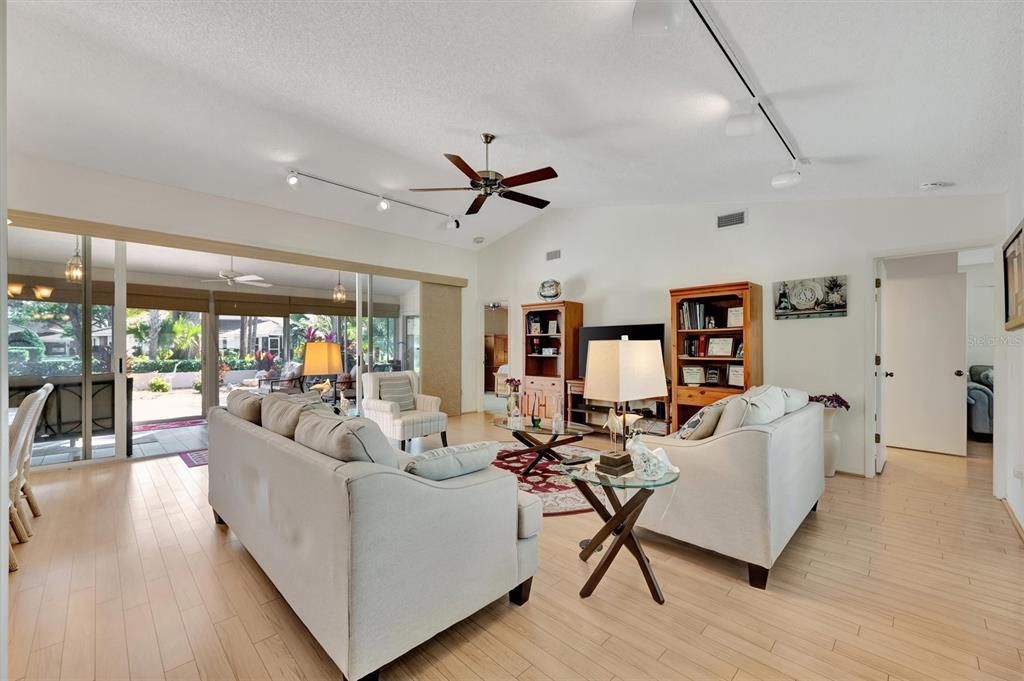 For Sale: $389,999 (3 beds, 2 baths, 1838 Square Feet)