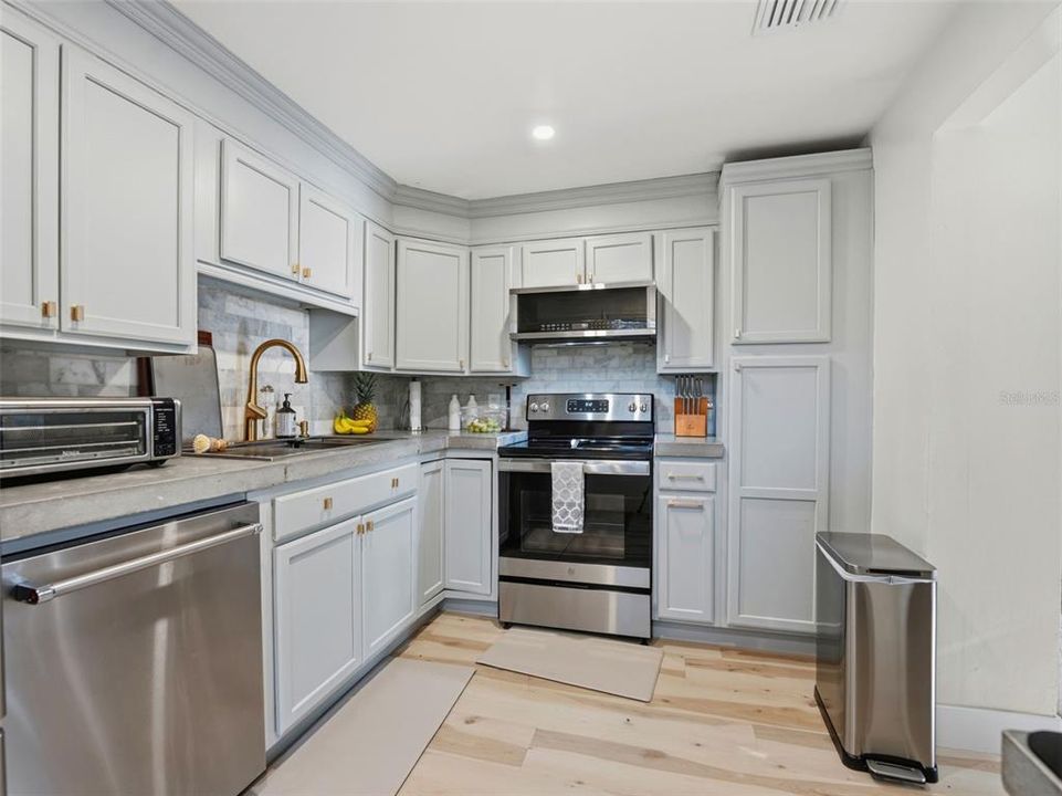 For Sale: $1,099,000 (4 beds, 3 baths, 1450 Square Feet)