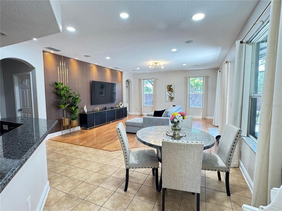 出租: $3,300 (4 贝兹, 3 浴室, 2242 平方英尺)