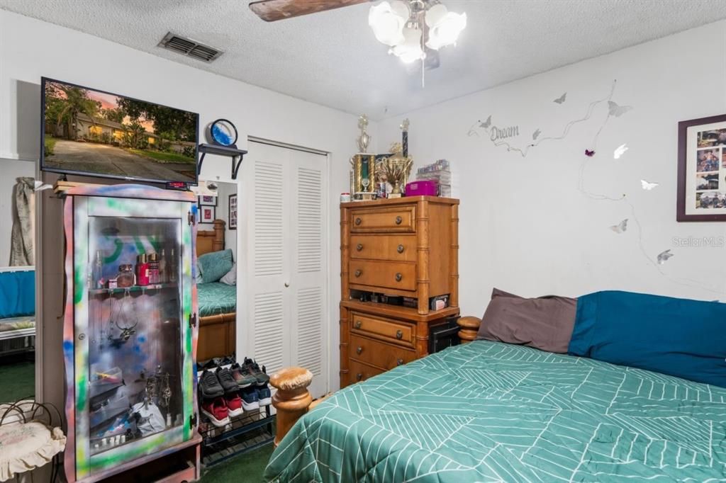 For Sale: $310,000 (2 beds, 1 baths, 1170 Square Feet)