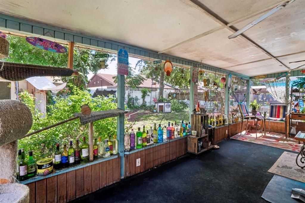 For Sale: $310,000 (2 beds, 1 baths, 1170 Square Feet)