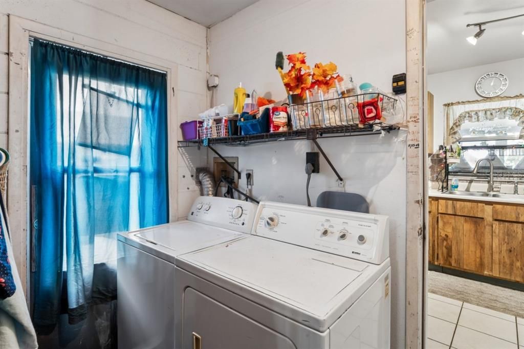For Sale: $310,000 (2 beds, 1 baths, 1170 Square Feet)
