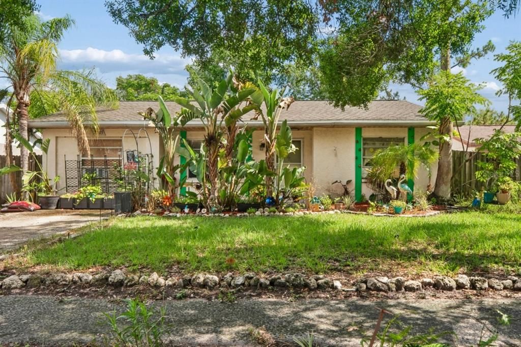 For Sale: $310,000 (2 beds, 1 baths, 1170 Square Feet)