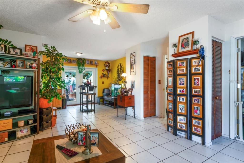 For Sale: $310,000 (2 beds, 1 baths, 1170 Square Feet)