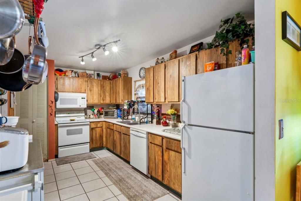 For Sale: $310,000 (2 beds, 1 baths, 1170 Square Feet)