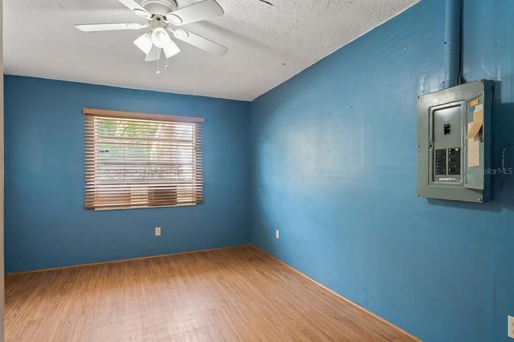 For Sale: $310,000 (2 beds, 1 baths, 1170 Square Feet)