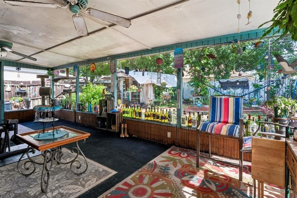 For Sale: $310,000 (2 beds, 1 baths, 1170 Square Feet)