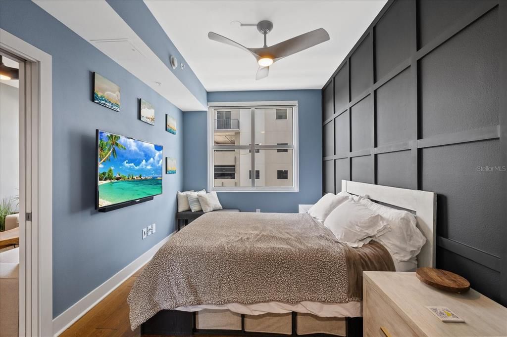 For Sale: $325,000 (1 beds, 1 baths, 840 Square Feet)