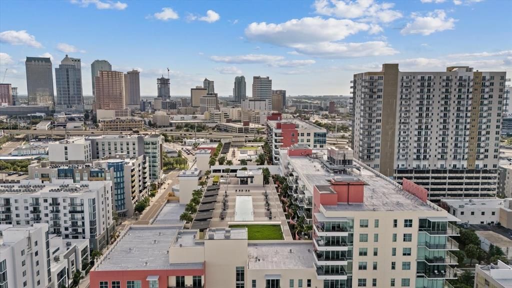 For Sale: $325,000 (1 beds, 1 baths, 840 Square Feet)