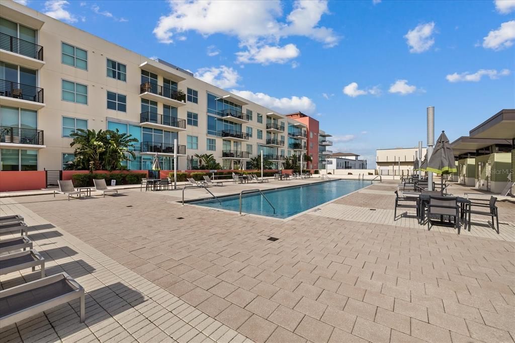 For Sale: $325,000 (1 beds, 1 baths, 840 Square Feet)