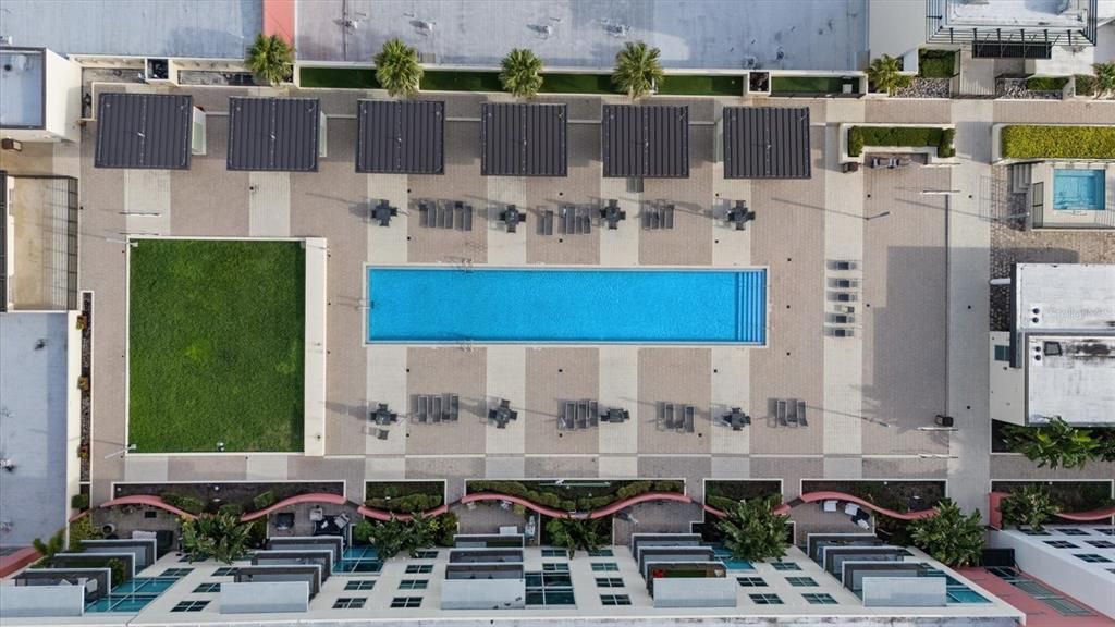 For Sale: $325,000 (1 beds, 1 baths, 840 Square Feet)