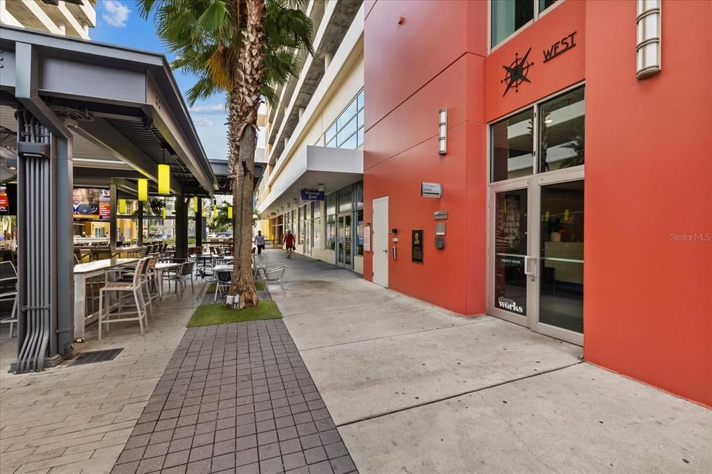 For Sale: $325,000 (1 beds, 1 baths, 840 Square Feet)