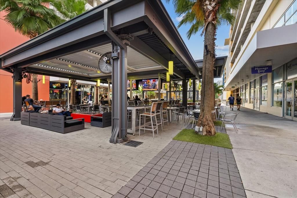 For Sale: $325,000 (1 beds, 1 baths, 840 Square Feet)