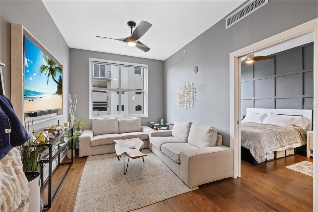 For Sale: $325,000 (1 beds, 1 baths, 840 Square Feet)