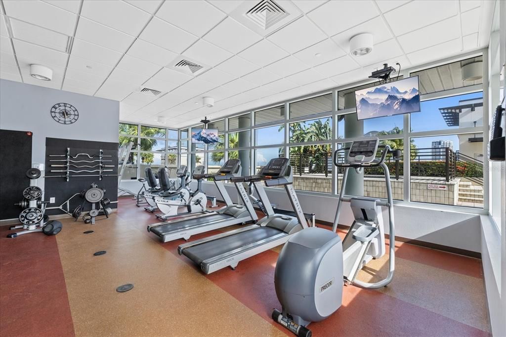 For Sale: $325,000 (1 beds, 1 baths, 840 Square Feet)