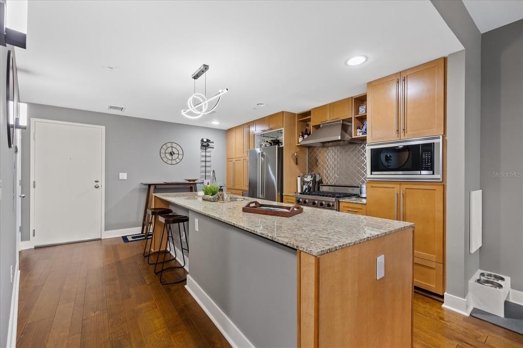 For Sale: $325,000 (1 beds, 1 baths, 840 Square Feet)