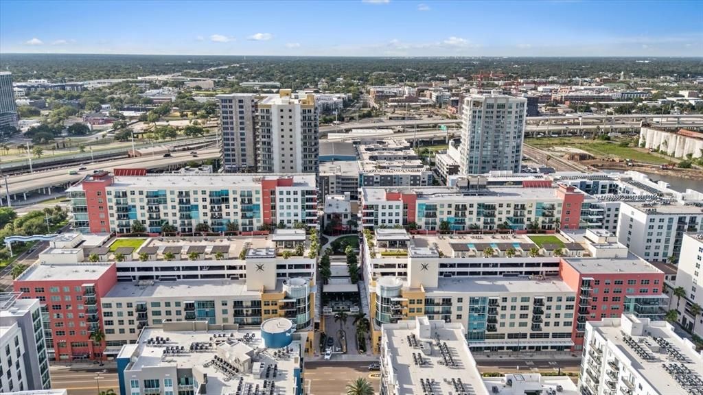 For Sale: $325,000 (1 beds, 1 baths, 840 Square Feet)