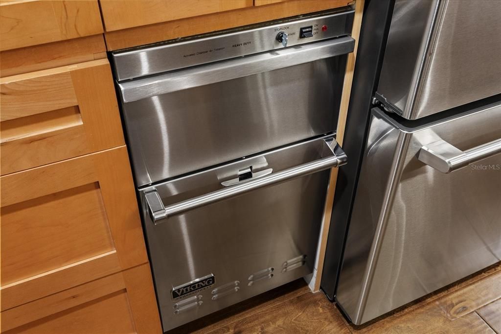 For Sale: $325,000 (1 beds, 1 baths, 840 Square Feet)