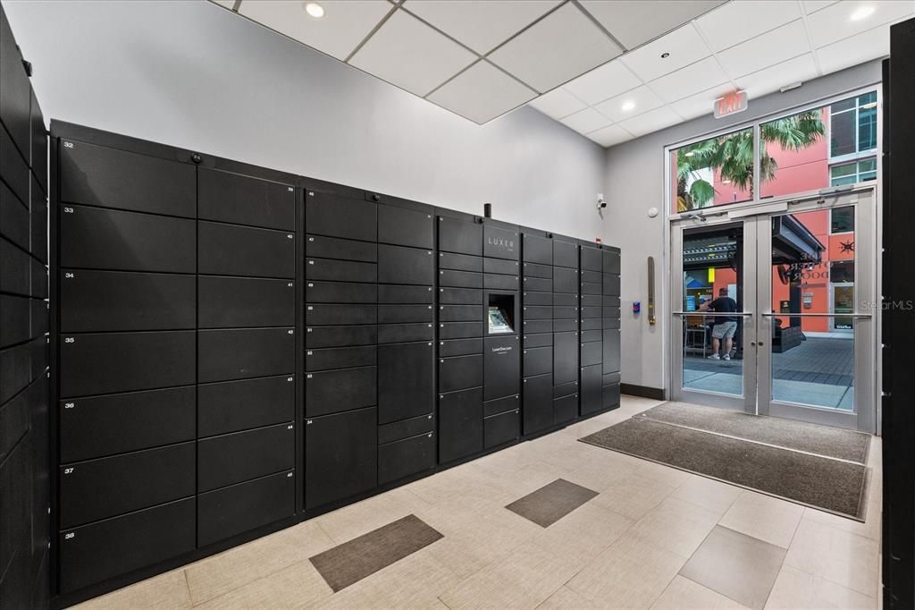 For Sale: $325,000 (1 beds, 1 baths, 840 Square Feet)