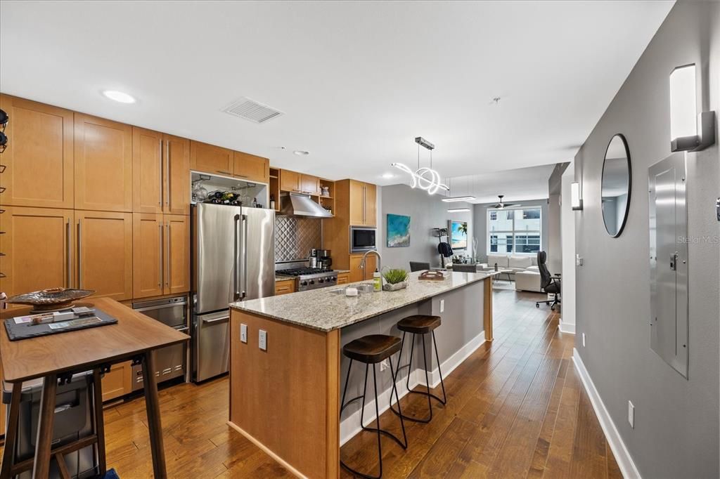 For Sale: $325,000 (1 beds, 1 baths, 840 Square Feet)