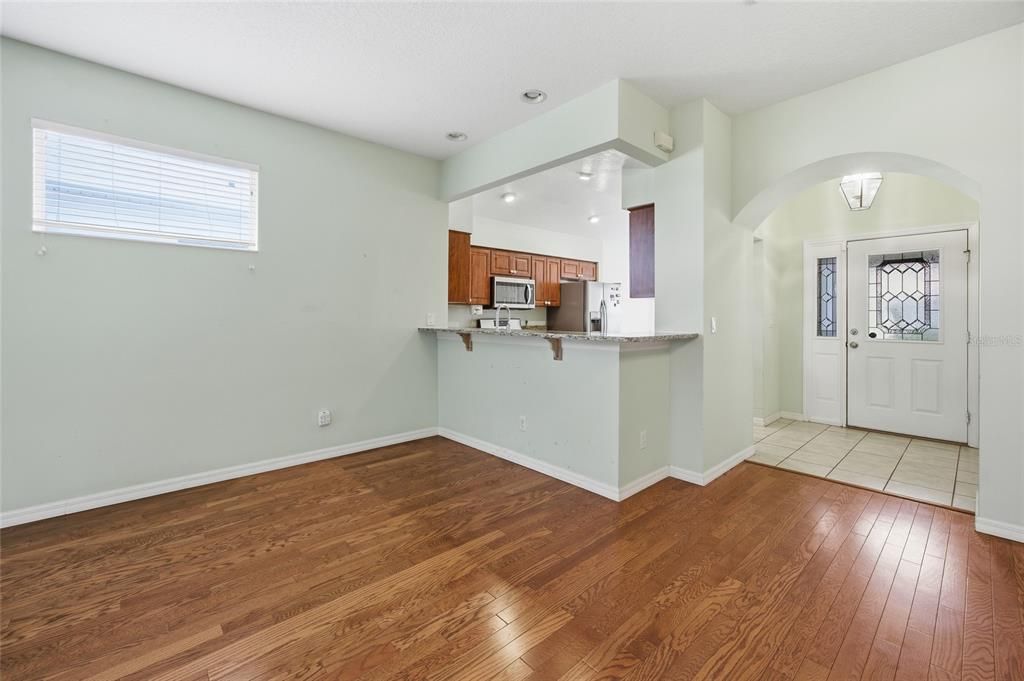 For Sale: $299,500 (3 beds, 2 baths, 1571 Square Feet)