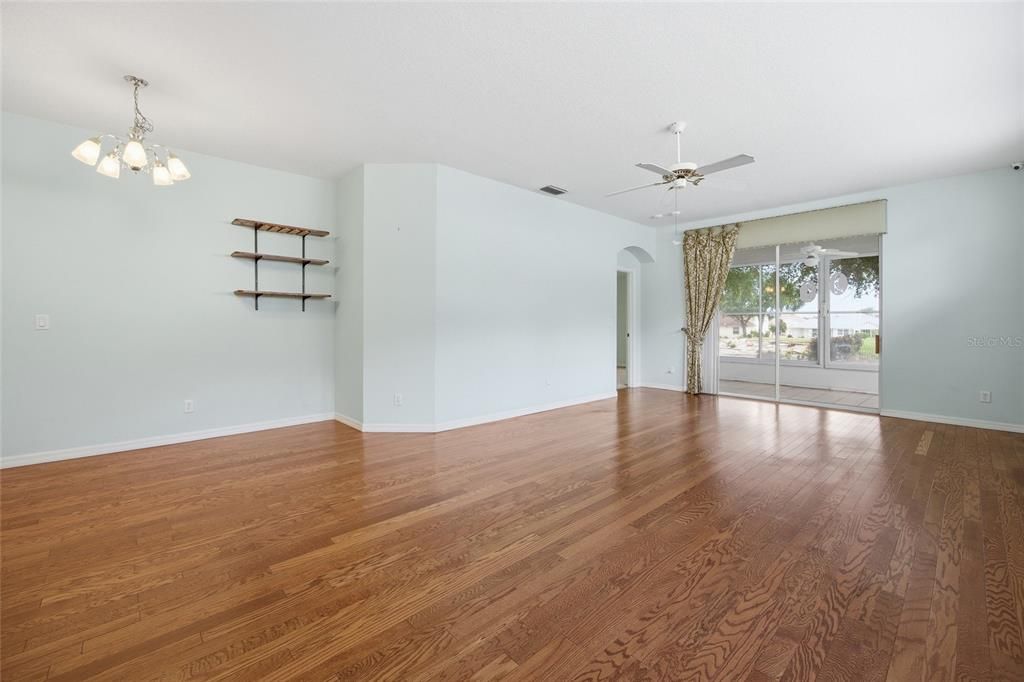 For Sale: $299,500 (3 beds, 2 baths, 1571 Square Feet)