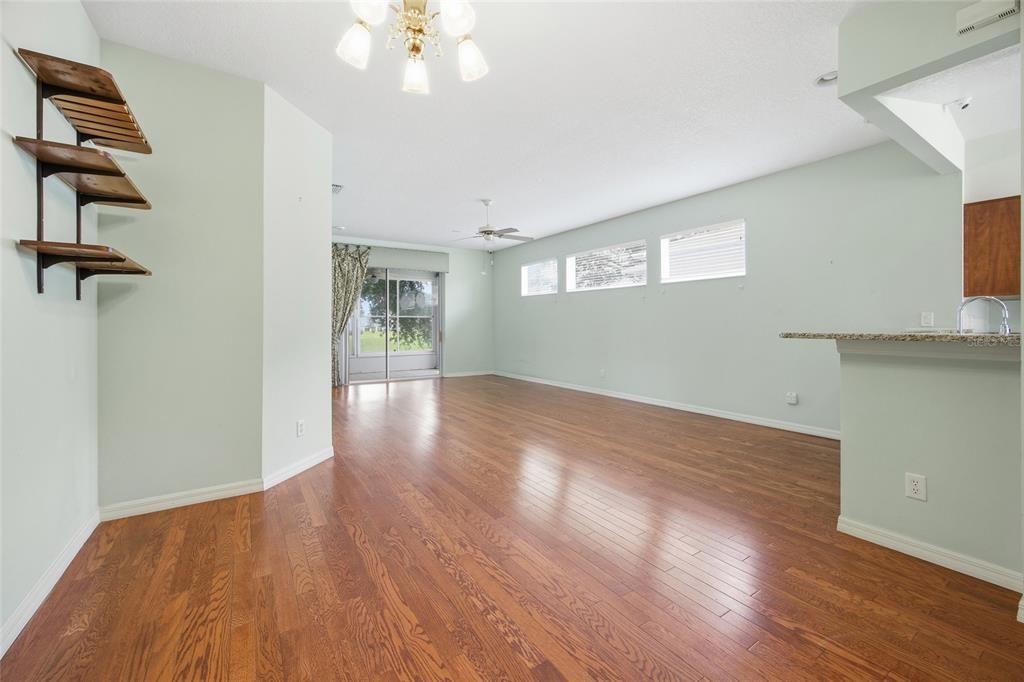 For Sale: $299,500 (3 beds, 2 baths, 1571 Square Feet)