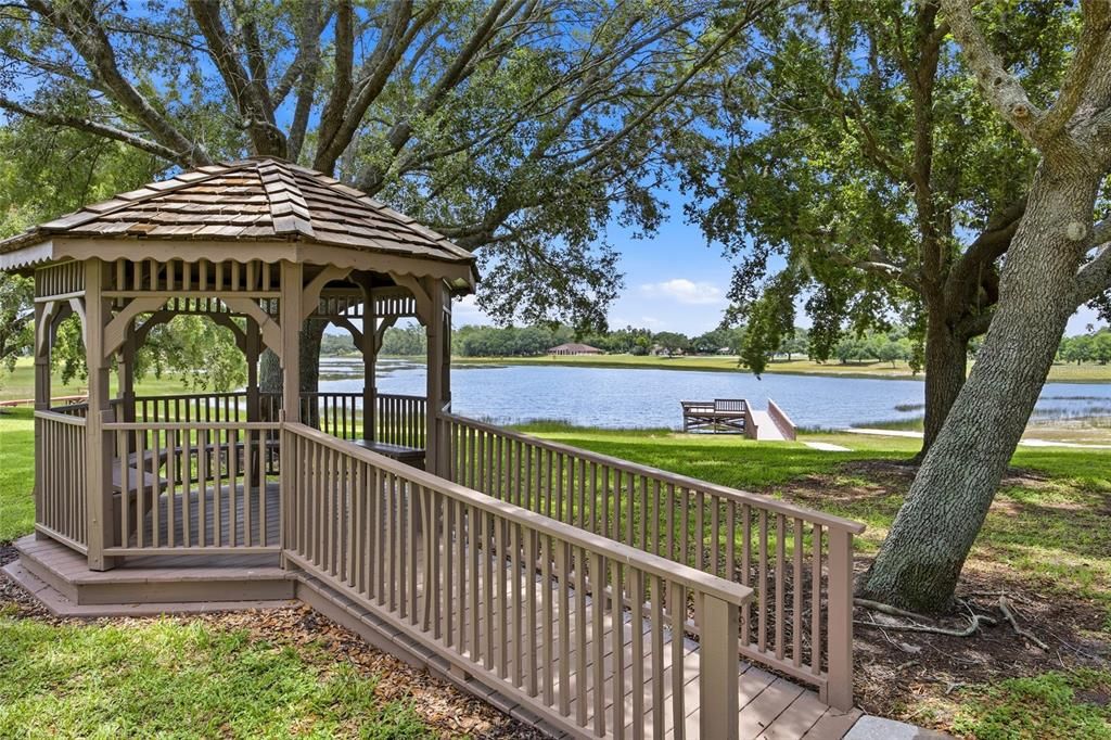 For Sale: $299,500 (3 beds, 2 baths, 1571 Square Feet)
