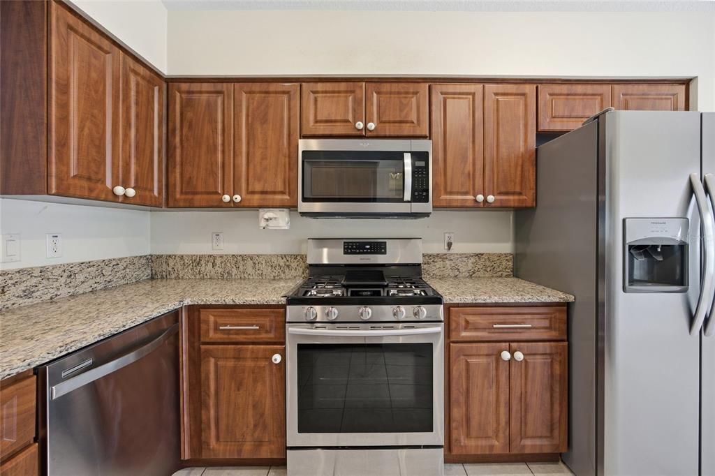 For Sale: $299,500 (3 beds, 2 baths, 1571 Square Feet)