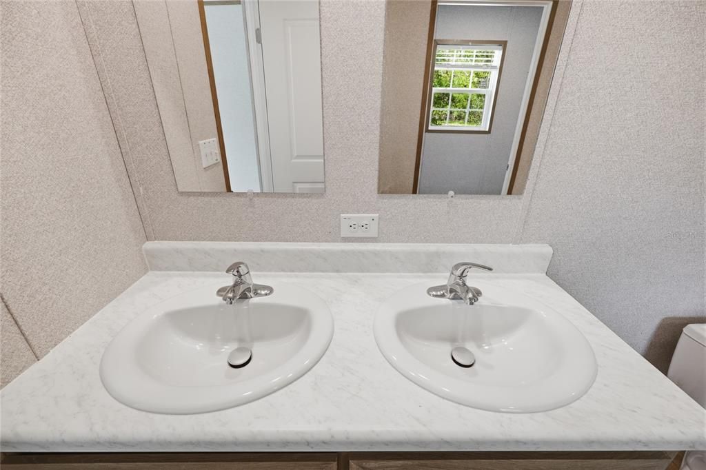 For Sale: $295,000 (4 beds, 2 baths, 1813 Square Feet)