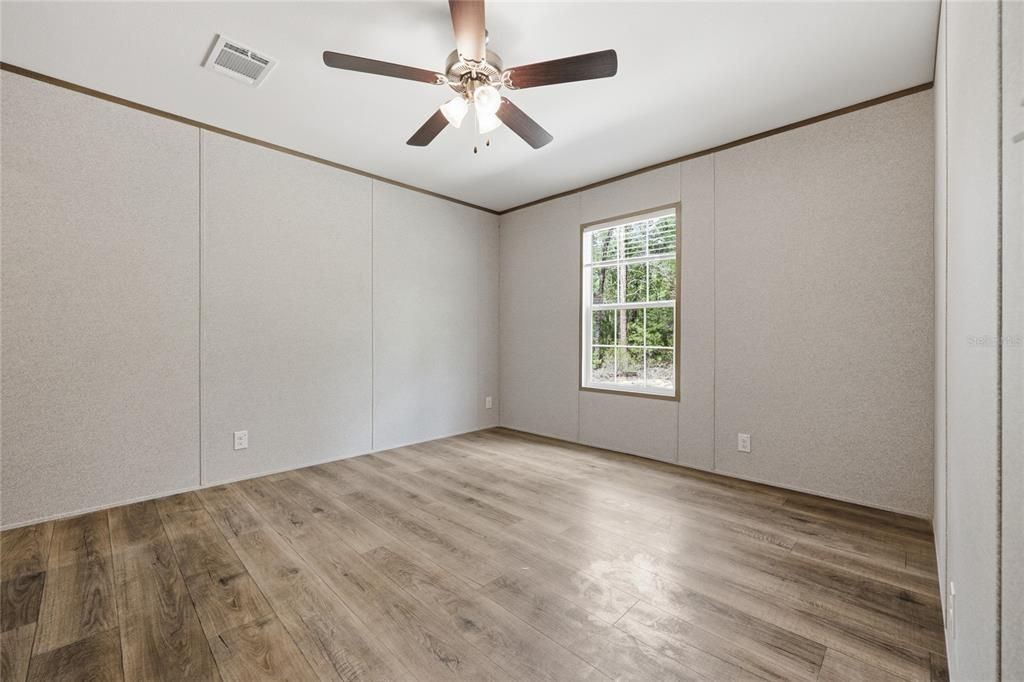 For Sale: $295,000 (4 beds, 2 baths, 1813 Square Feet)