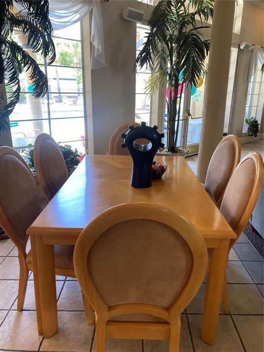 For Rent: $1,275 (1 beds, 1 baths, 892 Square Feet)