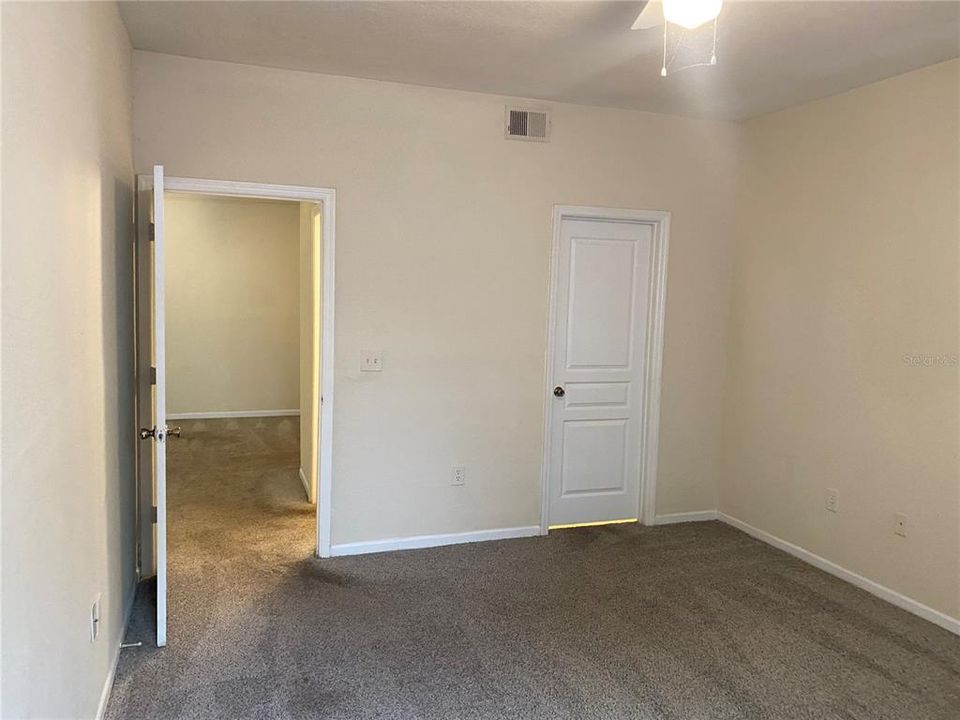 For Rent: $1,275 (1 beds, 1 baths, 892 Square Feet)