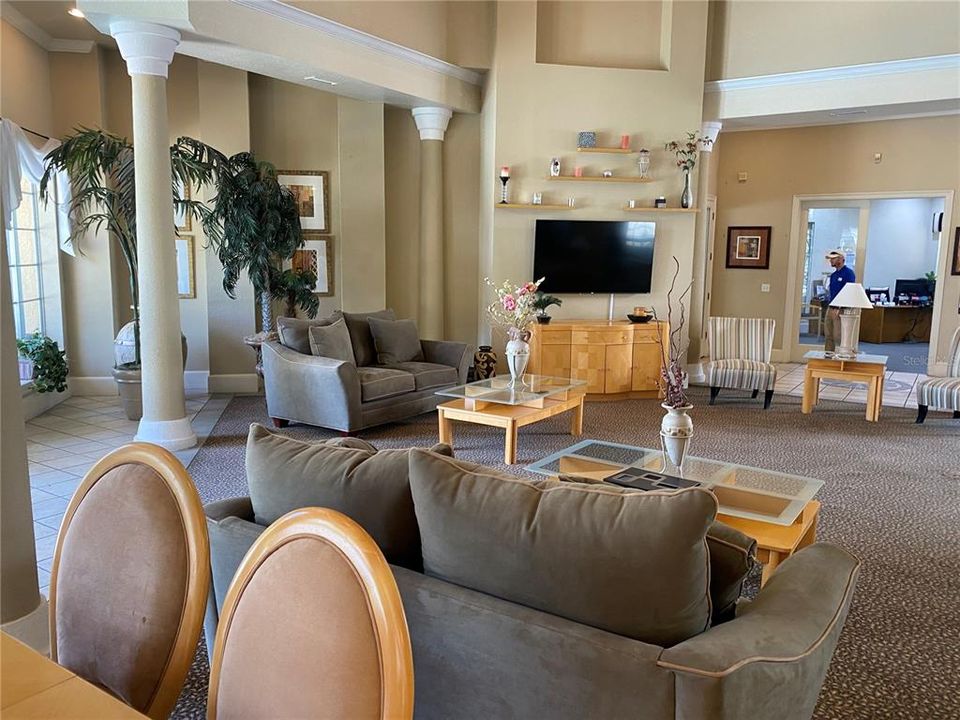 For Rent: $1,275 (1 beds, 1 baths, 892 Square Feet)