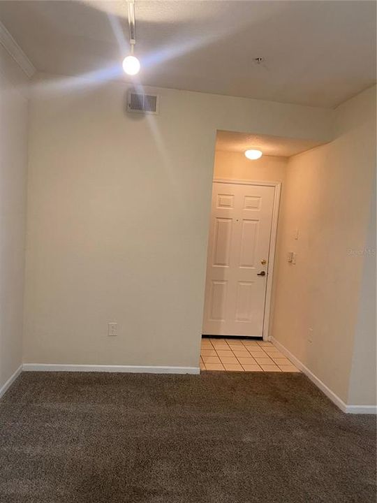 For Rent: $1,275 (1 beds, 1 baths, 892 Square Feet)