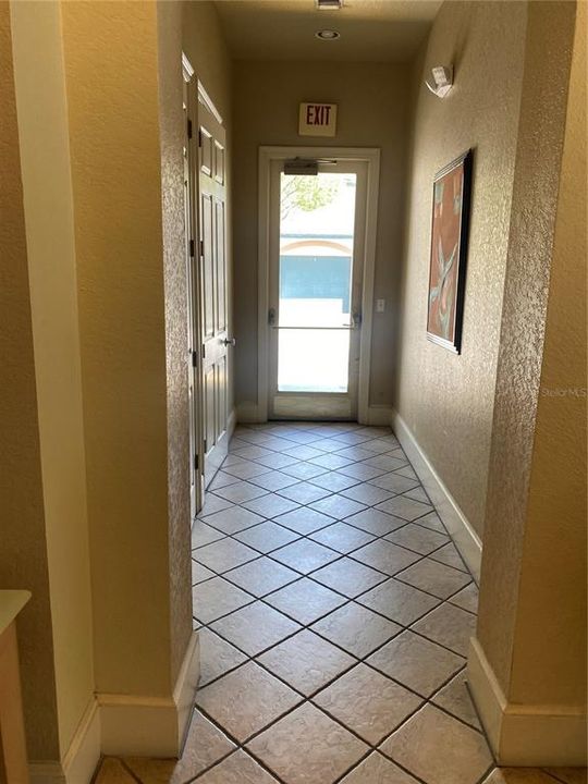 For Rent: $1,275 (1 beds, 1 baths, 892 Square Feet)