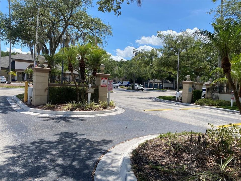For Rent: $1,275 (1 beds, 1 baths, 892 Square Feet)
