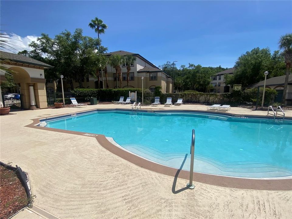 For Rent: $1,275 (1 beds, 1 baths, 892 Square Feet)
