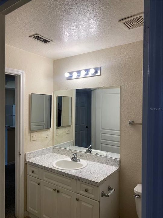 For Rent: $1,275 (1 beds, 1 baths, 892 Square Feet)