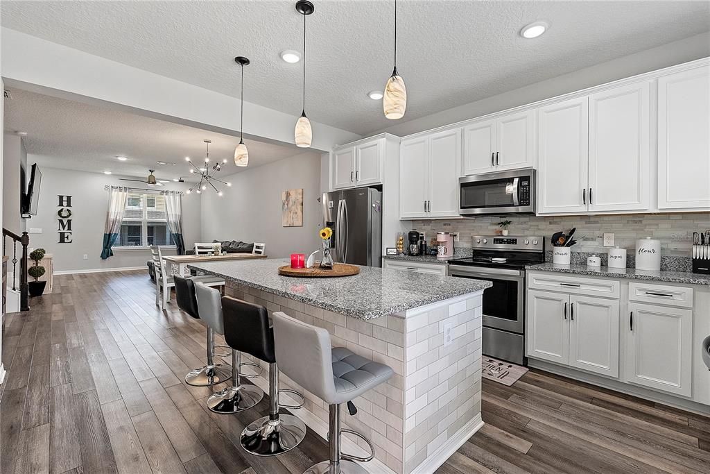 For Sale: $379,900 (3 beds, 2 baths, 1620 Square Feet)