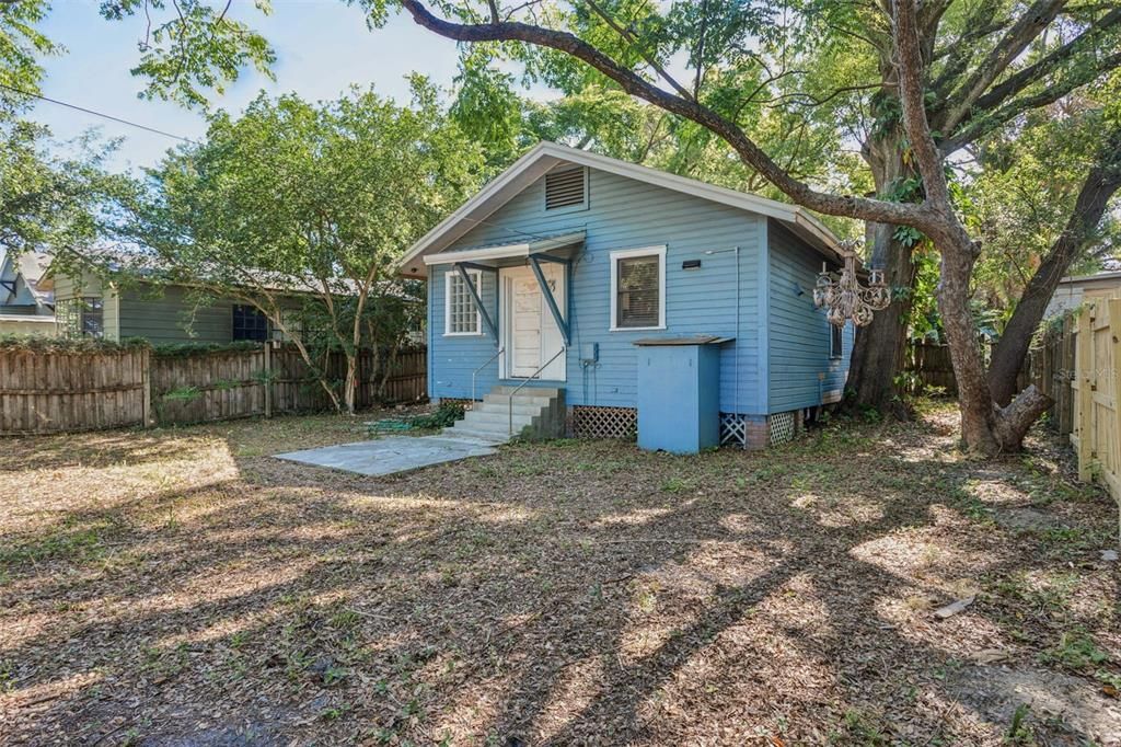 For Sale: $325,000 (3 beds, 2 baths, 936 Square Feet)
