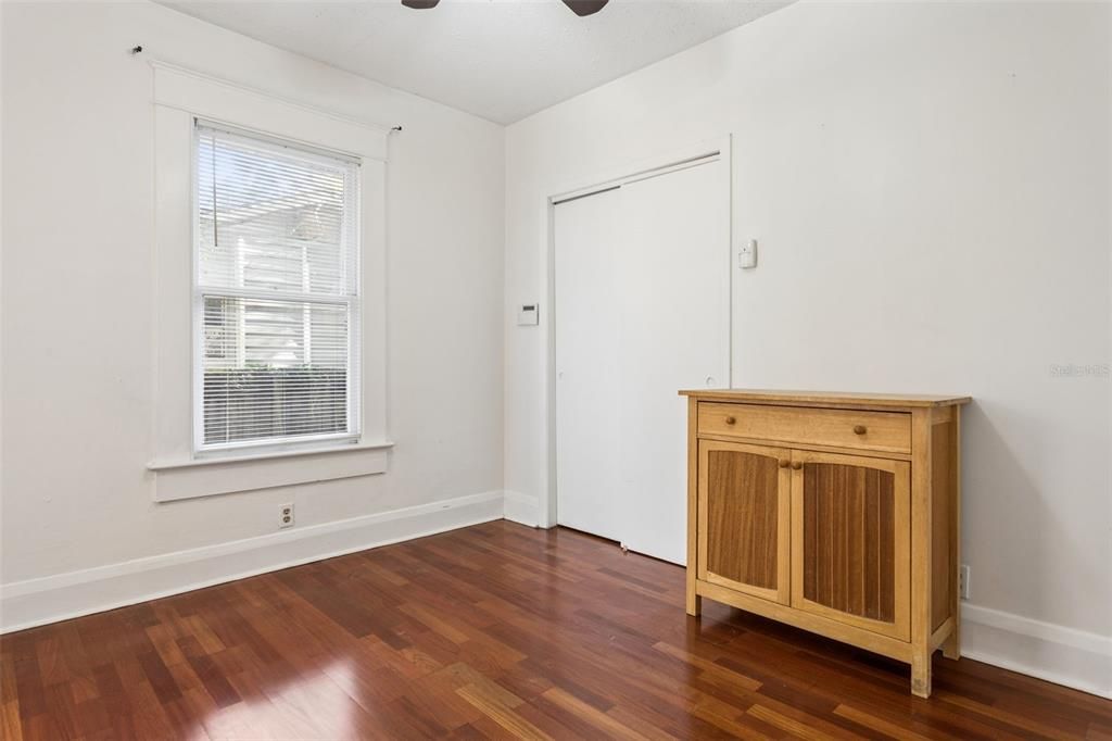 For Sale: $325,000 (3 beds, 2 baths, 936 Square Feet)