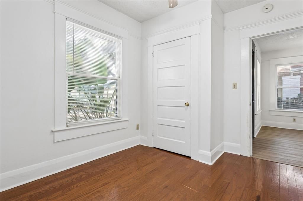 For Sale: $325,000 (3 beds, 2 baths, 936 Square Feet)