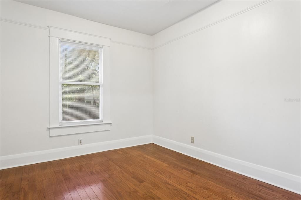 For Sale: $325,000 (3 beds, 2 baths, 936 Square Feet)