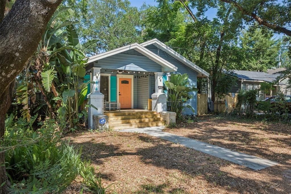 For Sale: $325,000 (3 beds, 2 baths, 936 Square Feet)