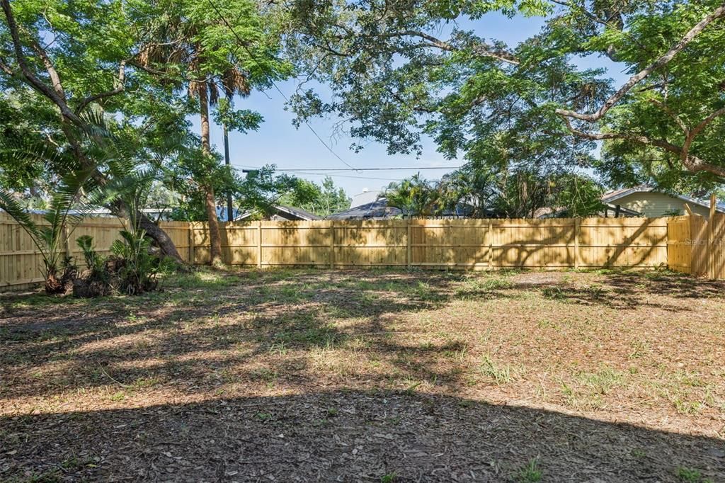 For Sale: $325,000 (3 beds, 2 baths, 936 Square Feet)
