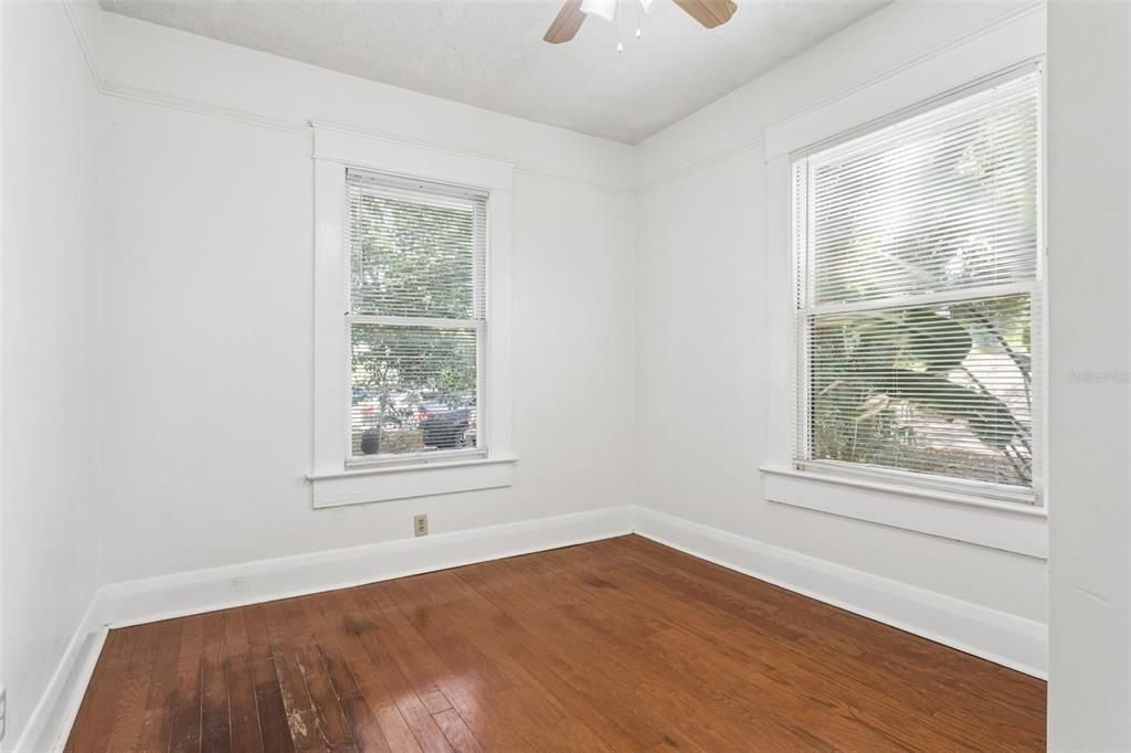 For Sale: $325,000 (3 beds, 2 baths, 936 Square Feet)