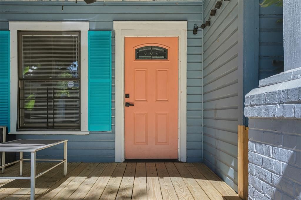 For Sale: $325,000 (3 beds, 2 baths, 936 Square Feet)