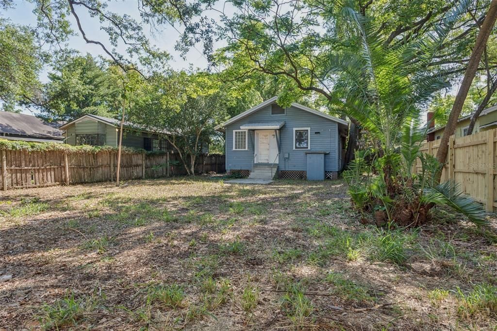 For Sale: $325,000 (3 beds, 2 baths, 936 Square Feet)