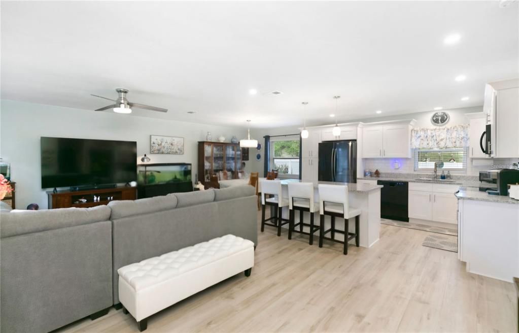 En Venta: $500,000 (4 camas, 2 baños, 1656 Pies cuadrados)